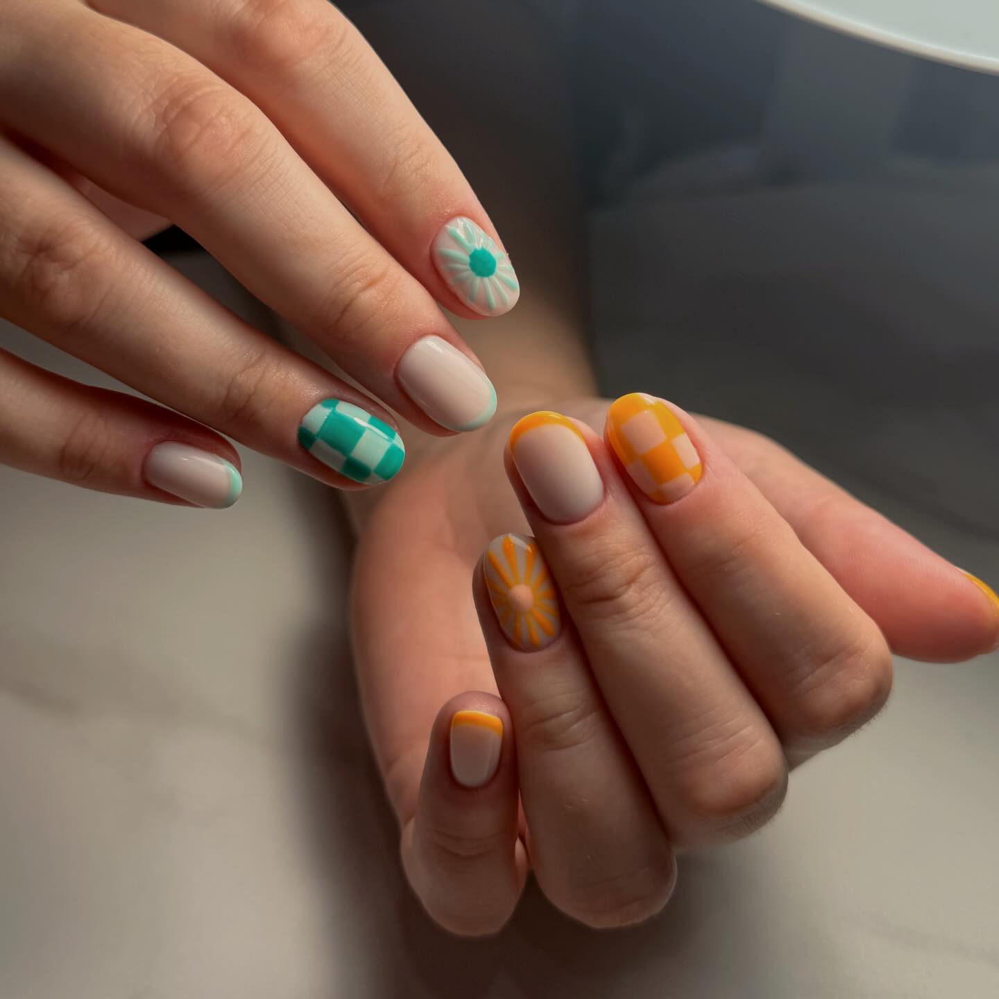 Retro checkerboard, daisy and sunburst nails